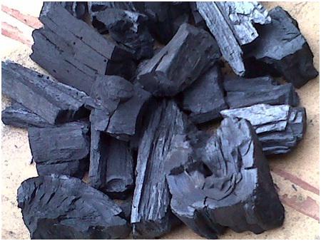 Product image - BBQ charcoal made from Hardwood lump from Ayin is a natural product that has no additives – it’s just charcoal made from pieces of hardwood. Lump charcoal burns “cleaner” as it tends to produces less ash and very suitable for barbeque and can serve as a warmer.